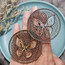 Load image into Gallery viewer, Exagérer rétro grande bague avec breloque Vintage creux plateau à fleurs bague Hiphop fête Costume Antique bague pour femmes hommes cadeau