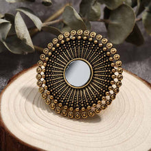 Load image into Gallery viewer, Exagérer rétro grande bague avec breloque Vintage creux plateau à fleurs bague Hiphop fête Costume Antique bague pour femmes hommes cadeau