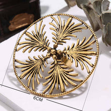 Load image into Gallery viewer, Exagérer rétro grande bague avec breloque Vintage creux plateau à fleurs bague Hiphop fête Costume Antique bague pour femmes hommes cadeau