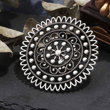Load image into Gallery viewer, Exagérer rétro grande bague avec breloque Vintage creux plateau à fleurs bague Hiphop fête Costume Antique bague pour femmes hommes cadeau